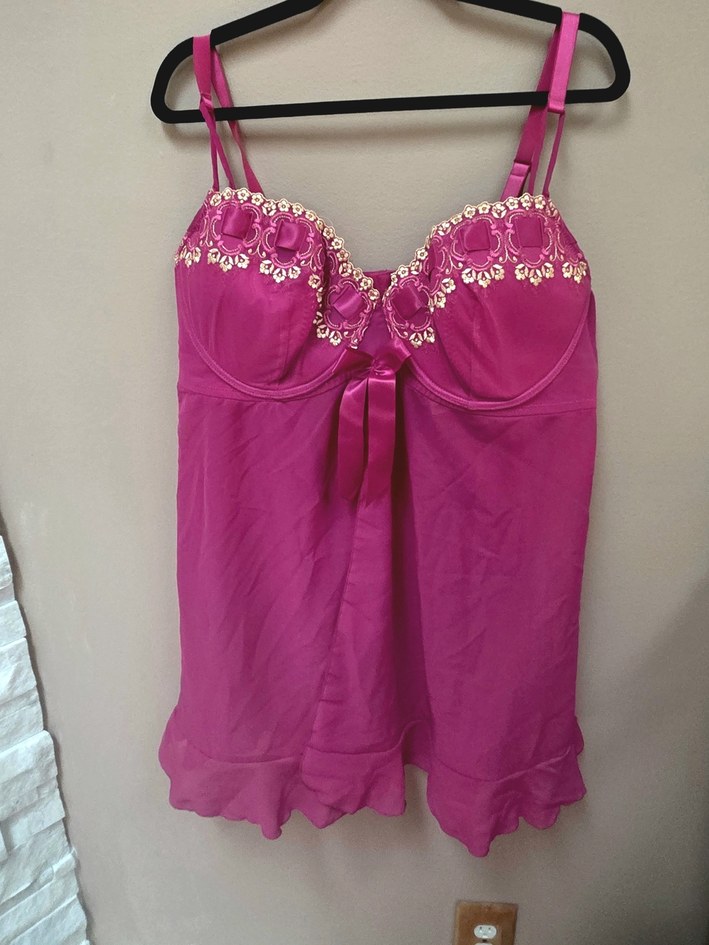 Vintage Plus-Sized Fuchsia Chemise with Floral Embroidery And Ribbon with Panty